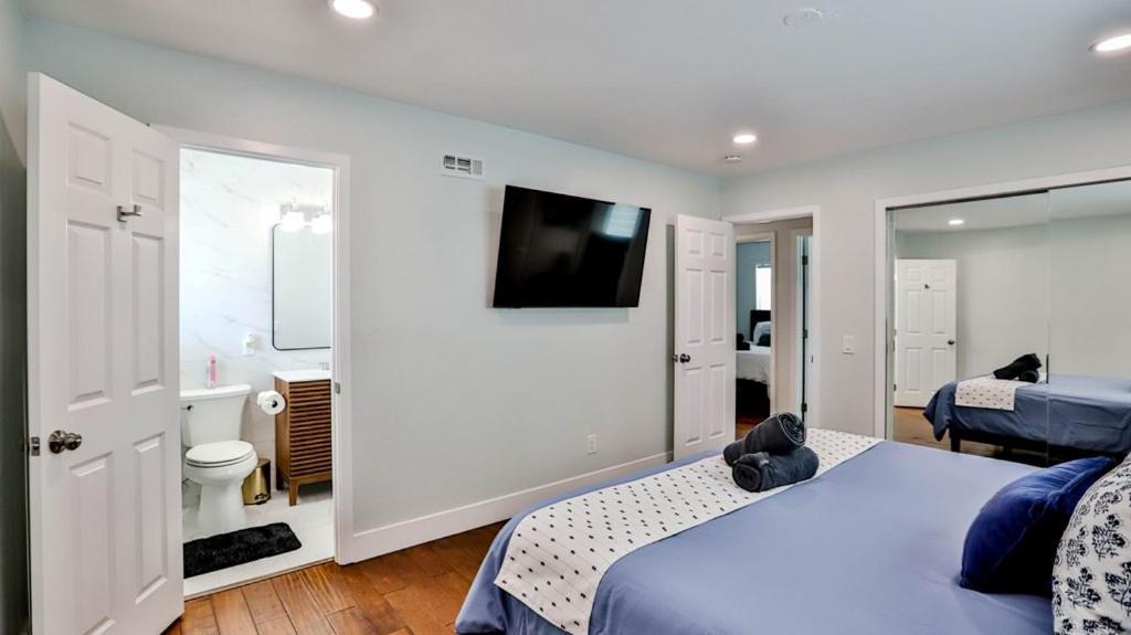 H&H Modern Lux 4Bd 1 King Suite 3 Queen Socal Disney Уестминстър Екстериор снимка