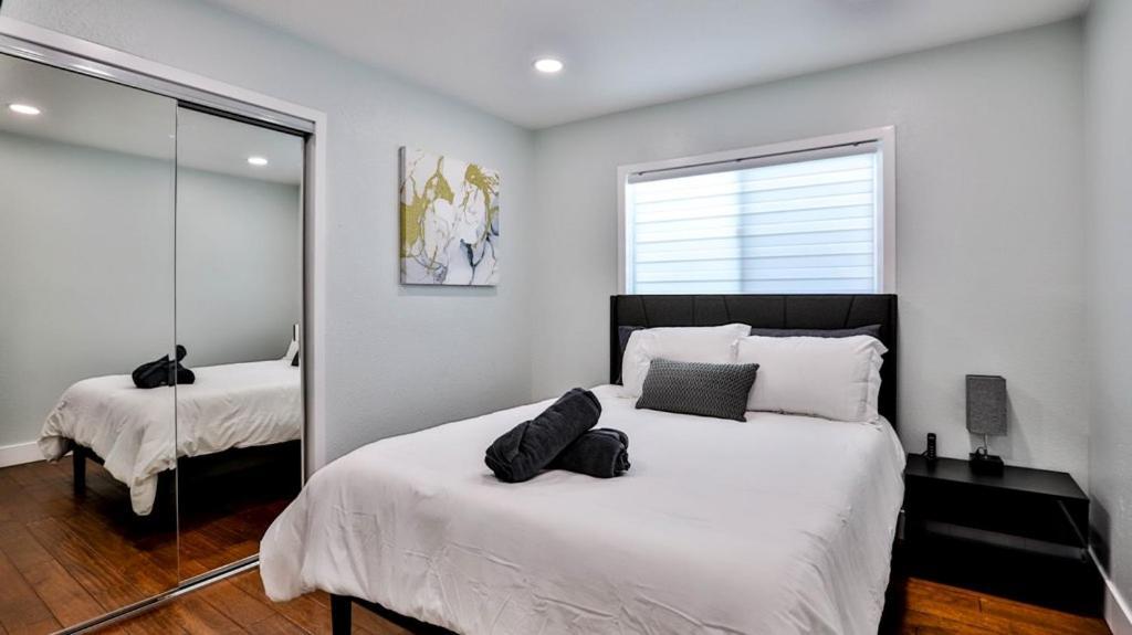 H&H Modern Lux 4Bd 1 King Suite 3 Queen Socal Disney Уестминстър Екстериор снимка