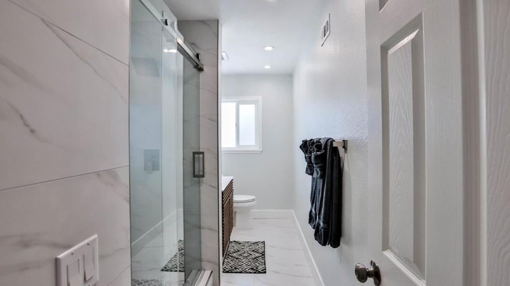 H&H Modern Lux 4Bd 1 King Suite 3 Queen Socal Disney Уестминстър Екстериор снимка