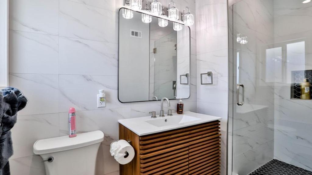 H&H Modern Lux 4Bd 1 King Suite 3 Queen Socal Disney Уестминстър Екстериор снимка
