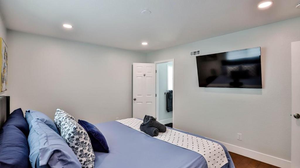 H&H Modern Lux 4Bd 1 King Suite 3 Queen Socal Disney Уестминстър Екстериор снимка