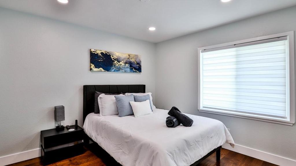 H&H Modern Lux 4Bd 1 King Suite 3 Queen Socal Disney Уестминстър Екстериор снимка