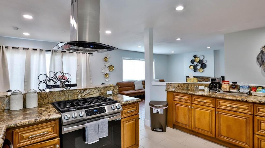 H&H Modern Lux 4Bd 1 King Suite 3 Queen Socal Disney Уестминстър Екстериор снимка