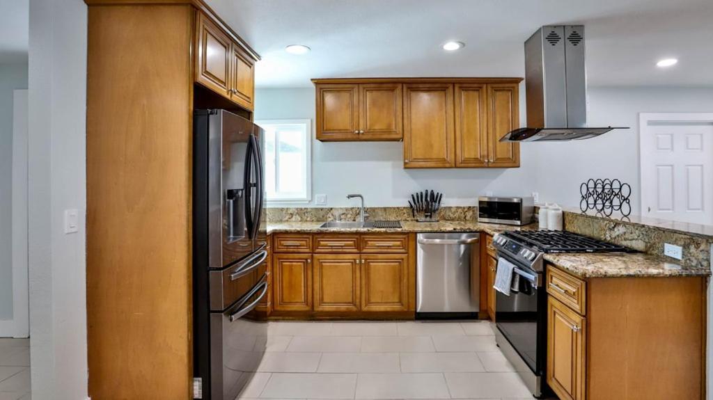 H&H Modern Lux 4Bd 1 King Suite 3 Queen Socal Disney Уестминстър Екстериор снимка