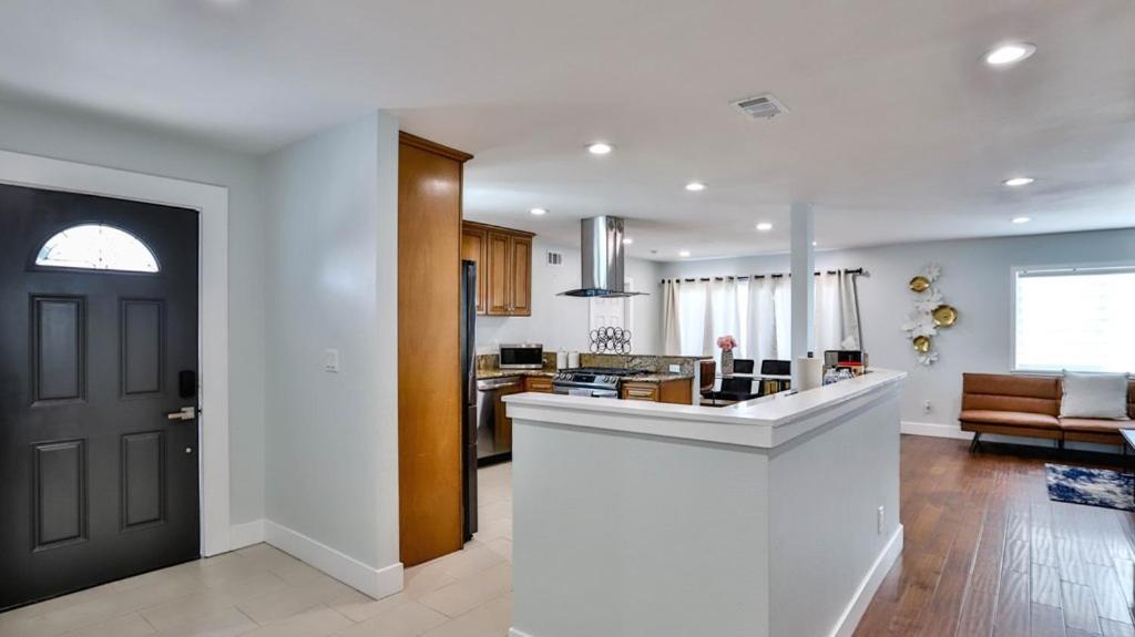 H&H Modern Lux 4Bd 1 King Suite 3 Queen Socal Disney Уестминстър Екстериор снимка