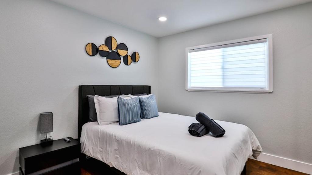 H&H Modern Lux 4Bd 1 King Suite 3 Queen Socal Disney Уестминстър Екстериор снимка